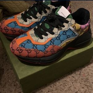 I’m selling my Gucci Sneakers